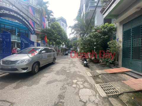 Villa for sale on Vo Chi Cong Street, Tay Ho District. 70m Frontage 6m, Slightly 18 Billion. Commitment to Real Photos Accurate Description. Owner _0