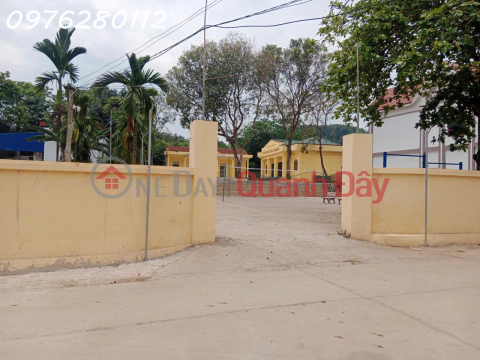 Owner, no broker, sells land in Xuan Duong, Luong Son, Hoa Binh, area 193m2, investment price _0