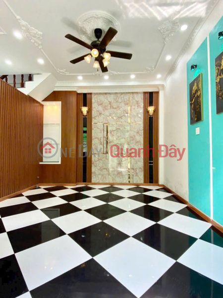 37. Nhà trệt lầu sau lưng Vincom Hùng Vương cách mặt tiền chỉ 1 căn nhà Việt Nam, Cho thuê, đ 7 triệu/ tháng