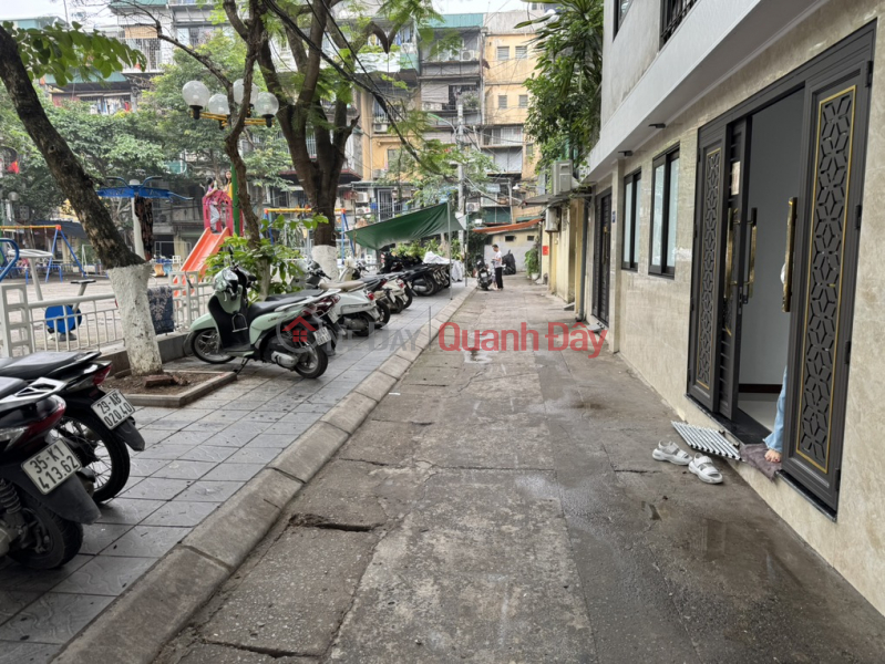 EXTREMELY RARE CORNER LOT 2 BUSY BUSINESS UNITS WITH HUGE FRONTAGE CARS CAN PARK AT THE DOOR PLAYGROUND VIEW, FULL INTERIOR Sales Listings