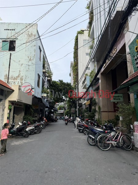 đ 15 Billion **House for sale in K300 area, frontage of Truong Hoang Thanh, ward 12, Tan Binh (5x14) 3 floors