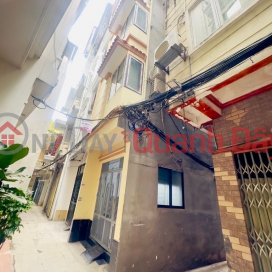 Hoang Hoa Tham Street, 25m², 6.9 billion VND, corner plot, 3 sides open, privately built, alleyway accessible, tricycles can pass. _0