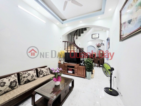 bán nhà nguyễn đình hoàn 40m x 4 tầng-10,9 tỷ nhà dân xây,lô góc,ngõ ba gác tránh,gần phố _0