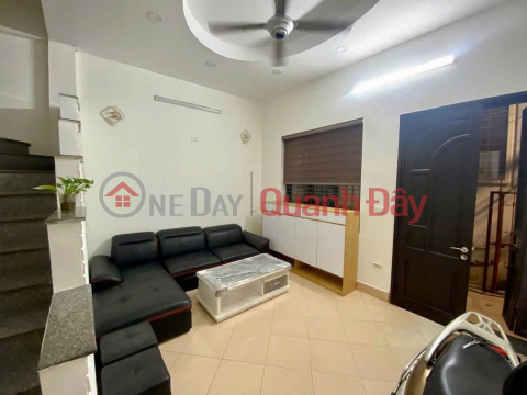 Cho thuê nhà nguyên căn Nguyễn Trãi 3.5 tầng x 40m2, 3 ngủ, 3 WC, 12 Triệu _0