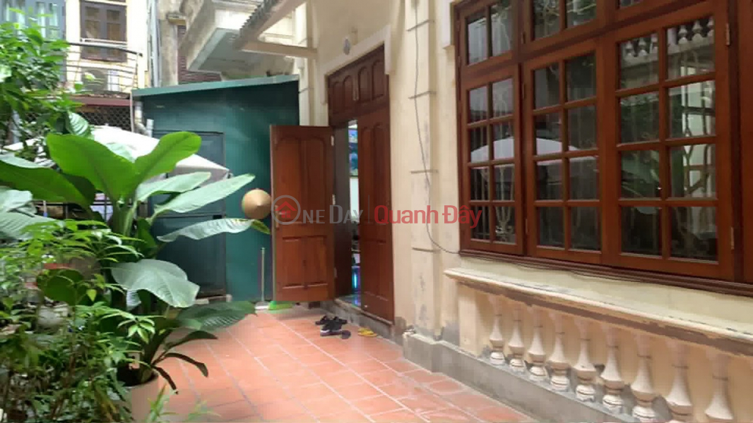 OWNER selling house in the center of Cau Giay, 137m2 - 3 floors - Wide alley frontage, car parking 15m away. Sales Listings