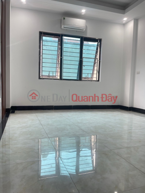 Only 1 house !!! just over 4 billion, house 30m x 6T, Thach Ban, 1 house away from car, nice title, hurry up, contact 0936123469 _0
