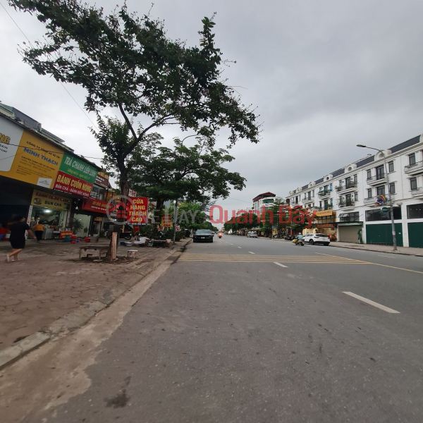 Land for sale in Trau Quy - Gia Lam - Hanoi, 121m2, 12m wide road. Contact 0989894845 Sales Listings