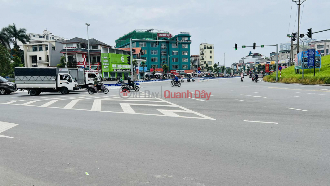 bán nhà lô góc Ngọc Thụy, 90m x 8 tầng,mặt tiền 7.5m, thang máy, vỉa hè, ôtô tránh Niêm yết bán