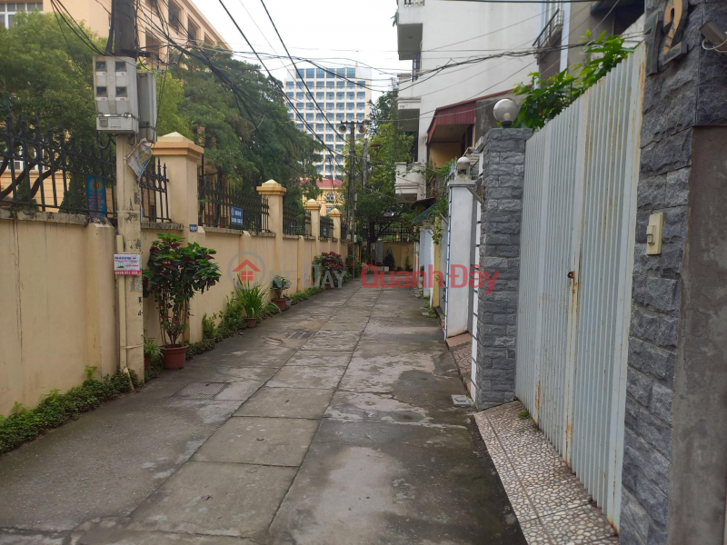 Selling Hoang Quoc Viet Townhouse in Cau Giay District. 195m Frontage 7.3m Approximately 23 Billion. Commitment to Real Photos Accurate Description. Sales Listings