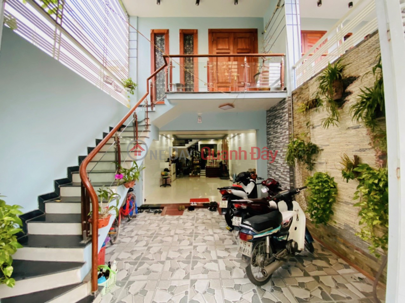 The owner needs to sell a 4-storey house with a street surface of 30m wide in the West Quarter 193 Van Cao - Hai An - Hai Phong. Sales Listings