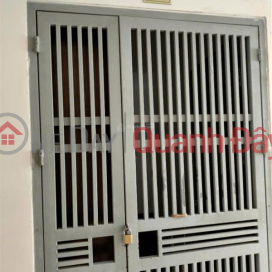 The landlord is renting out an apartment in the National Defense Academy complex, prioritizing families looking for long-term accommodation. _0