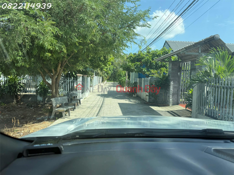 For sale: A prime 4,700m2 plot of residential land located right in the center of Chau Pha commune, surrounded by a stream. Sales Listings