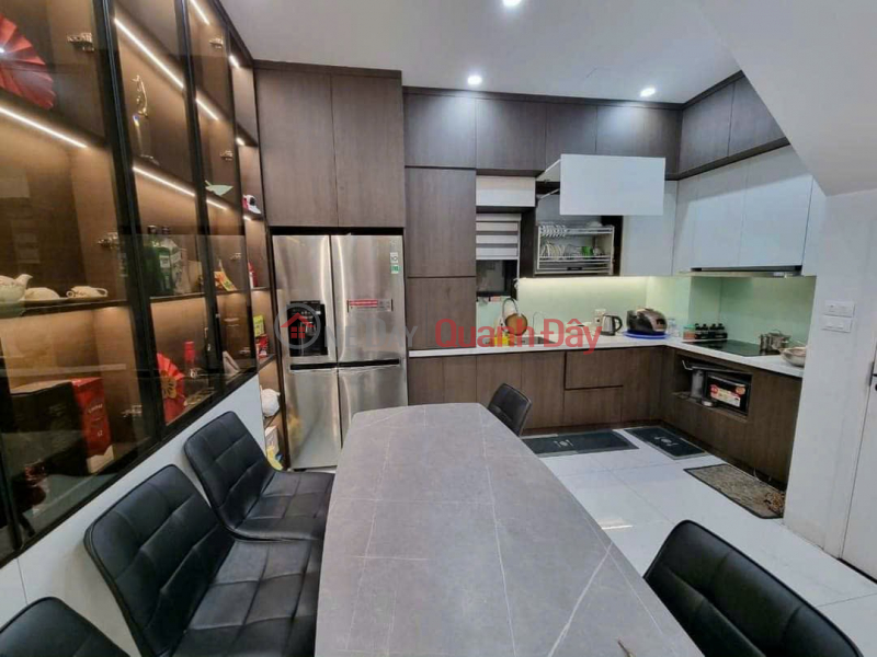 Lang Ha house for sale, near the intersection of Nguyen Chi Thanh Tran Duy Hung. Area 40m2 5 floors MT 4.3m. The price is more than 6 billion. Vietnam | Sales, đ 6.9 Billion