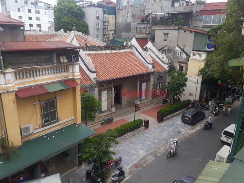 Corner house for sale in Hoan Kiem pedestrian area, 40m x 5 floors, suitable for business day and night. Sales Listings