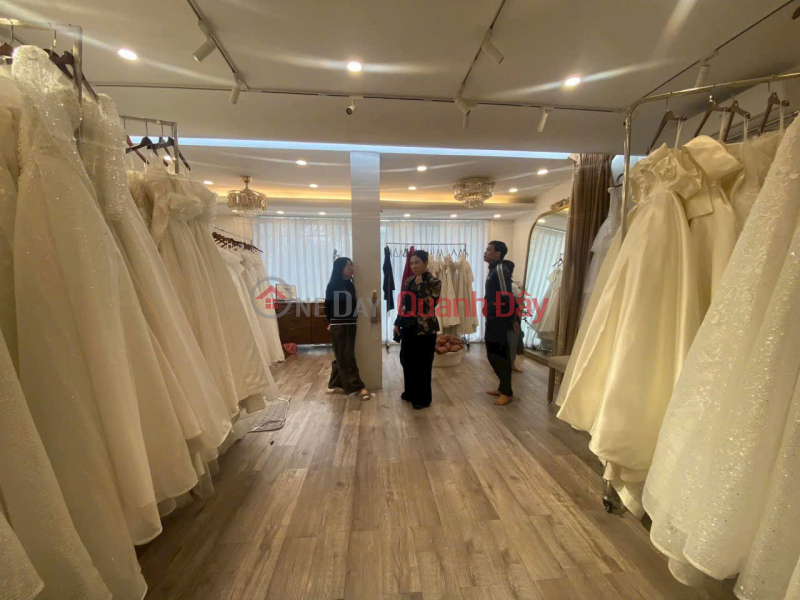 Mặt phố vip hiếm nhà bán ĐÃ HẠ CHÀO
Đẹp lắm luôn chẳng có căn thứ hai mặt phố , ĐẶNG TIẾN ĐÔNG, TRẦN QUANG Việt Nam Bán đ 41,5 tỷ