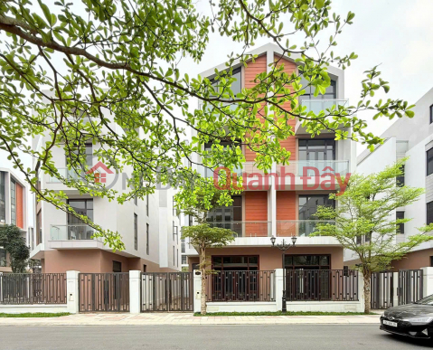 TỨ LẬP ÁNH DƯƠNG AD9-30 – THẲNG TRỤC CÔNG VIÊN VINWONDERS _0