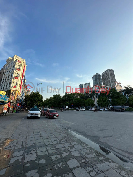 HOUSE IN THE CENTER OF CAU GIAY, TOP SECURITY - 32M2 x 5 FLOORS - CAR 5M FROM THE HOUSE - PRICE 7 BILLION Sales Listings