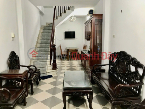 Cho thuê nhà ngõ Trần Thái Tông, 4 tầng x 35m2, 3 ngủ, 3 vệ sinh, 15 triệu/th _0