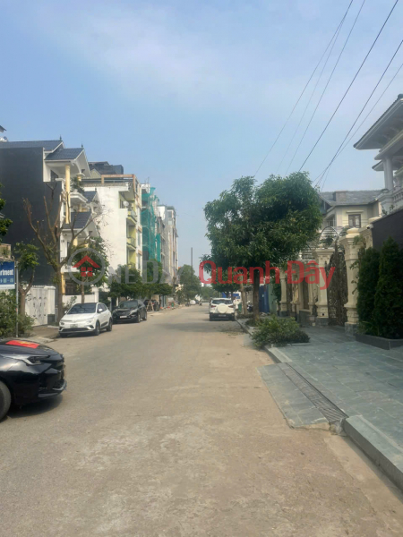 Owner needs to move house so selling land and giving away a villa located right on route 2 of Le Hong Phong street Sales Listings