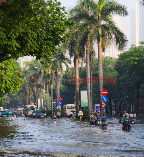 Flood situation in Van Quan continues, goodwill homeowner reduces price by 10 billion, needs to sell urgently _0