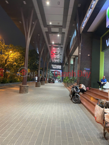 đ 9 Billion | Luxury apartment, central location, balcony with lake view, civilized residential area.