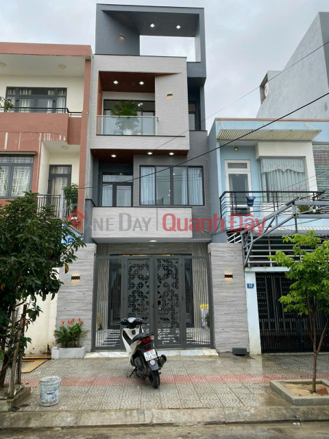 EXTREMELY Shocking - 3-storey house, AREA 56M2, PATH 5.5M, KHUE TRUNG, CAM LE _0