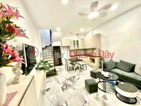 5-FLOOR HOUSE IN HO DAC DI STREET Area: 37M2 3 BEDROOM MT: 4.3M PRICE: OVER 4 BILLION ONLY 20M TO CAR - FARM LANE - DONG DISTRICT CENTER _0