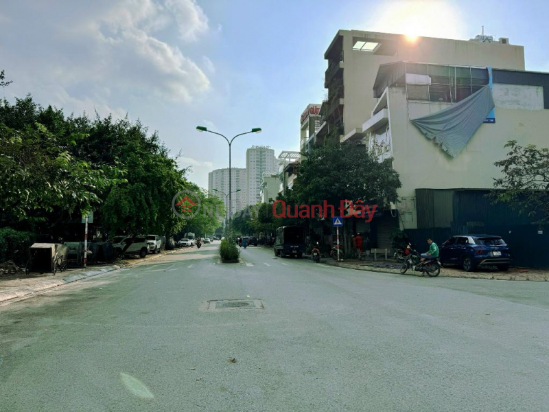 Property Search Vietnam | OneDay | Residential | Sales Listings Selling land with two Co Linh windows, super location, huge frontage of 70m, frontage of 6.8m, price 17.8 billion