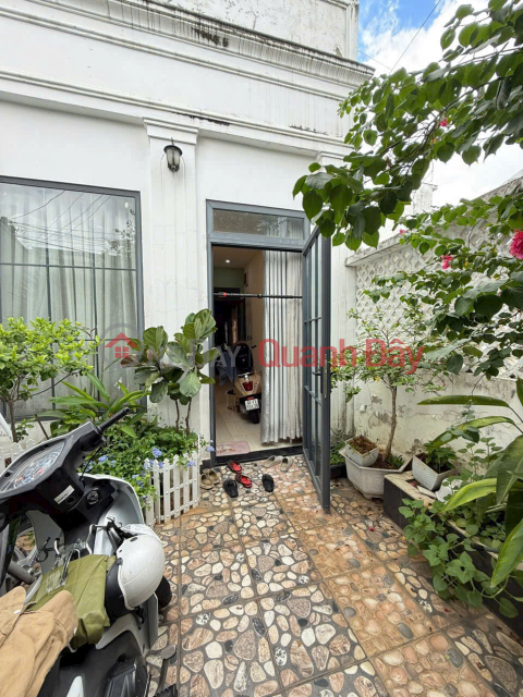 Mezzanine house for sale, near Tan Phong market, 5m wide asphalt road, only 3 billion 999 _0