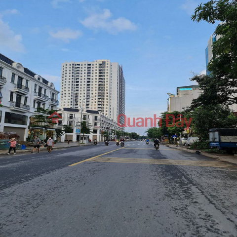 Resettlement land in Gia Lam center. Corner lot 91m2. Total frontage nearly 25m. Road 13m. Contact 0989894845 _0