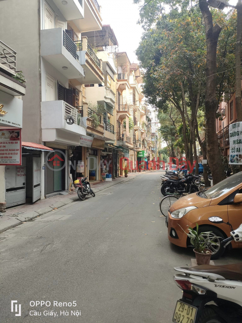 75m Front 5m House 2 Airy Lot Car Parking Day and Night Tran Quoc Hoan Cau Giay Street. Residential and Rented House _0
