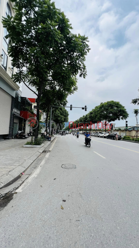 Owner sends for sale Le Trong Tan street, 60m, 17.79 billion, frontage 5.3m, parked car, business _0