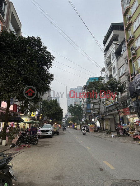 BIG ALLEY LIKE STREET - 4 LANES FOR CARS - BUSY BUSINESS FOOTBALL PAVEMENT - 6 FLOORS WITH ELEVATOR - SMART ELECTRICAL SYSTEM Sales Listings