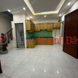 BÁN NHÀ RIÊNG FULL NỘI THẤT Bồ Đề 30m2 X 5 Tầng mặt tiền 5.5mX 6.1 Tỷ.Long Biên-Hà Nội. _0
