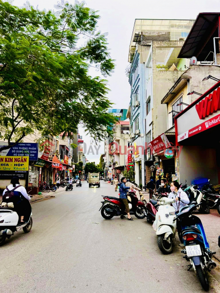 Located on Hoang Nhu Tiep street, 75m² x 5 floors, 9.5m frontage, stable income stream. Vietnam, Sales đ 31 Billion