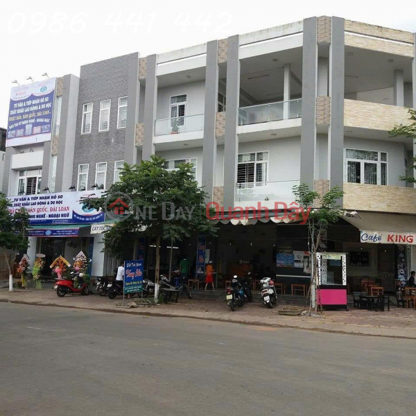 OWNER FOR RENT THE WHOLE GROUND FLOOR OR 2 FLOORS OR ALL 3 FLOORS OF 2-FACADE HOUSE 511 PHAN DINH PHUNG Rental Listings