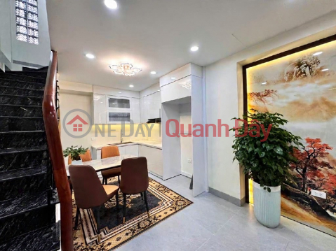 lạc long quân 40m x5 tầng 9,8 tỷ ô tô tránh 50m,ngõ thông ba gác đua,full nội thất _0