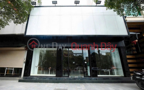 I'm renting out a house on Tran Nhan Tong and Mai Hac De streets, Hai Ba Trung district; 150m2, 1 floor - 33 million VND. _0