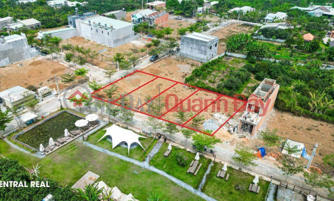 Quick sale of a 165m2 corner plot of land with 2 street frontages for 2.39 billion VND, located right near Buu Long tourist area. _0