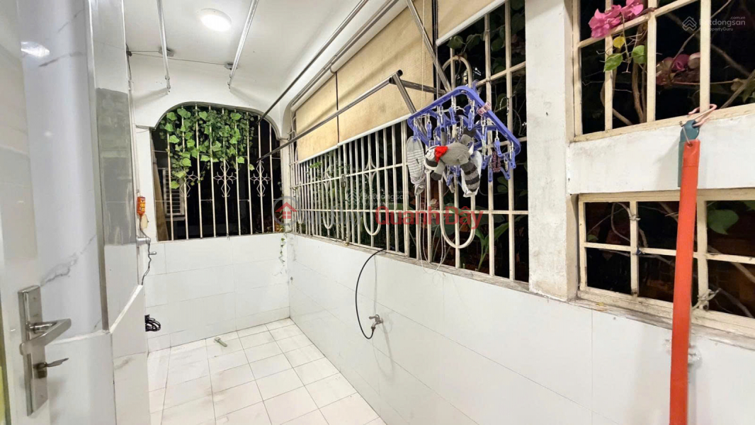 Property Search Vietnam | OneDay | Residential, Sales Listings, For only 4.3 billion VND, own a 3-bedroom apartment in District 4, fully furnished with high-end furniture, near District 1, with a stunning view.