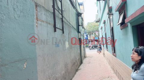 House for sale C4, Nguyen Van Cu street, 71m wide sidewalk, business only over 13 billion, negotiable. Contact 0936123469 _0