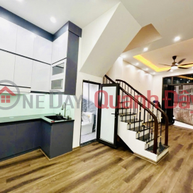 HOUSE FOR SALE - NEAR MAIN ROAD - BEAUTIFUL HOUSE IN THE CITY CENTER - FULL AMENITIES _0
