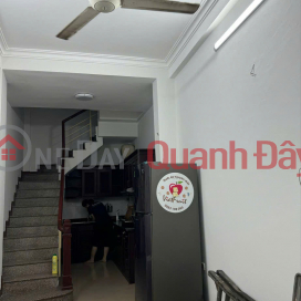 Whole house for rent Nguyen Dinh Chieu Hai Ba Trung 30m2x4 floors, 2 bedrooms with private bathroom. _0