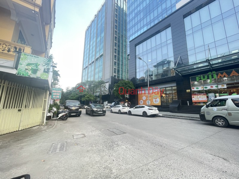 ₫ 16 Billion | Hoang Cau Dong Da house for sale 60m 5 floors 5m frontage divided into 2 open lots for cars only 16 billion contact number 0817606560