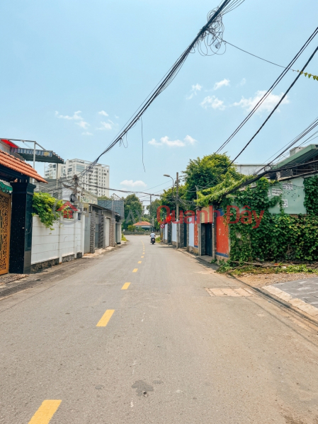[L2491] Corner lot, prime location near Pham Van Dong street, 12.x billion VND Sales Listings
