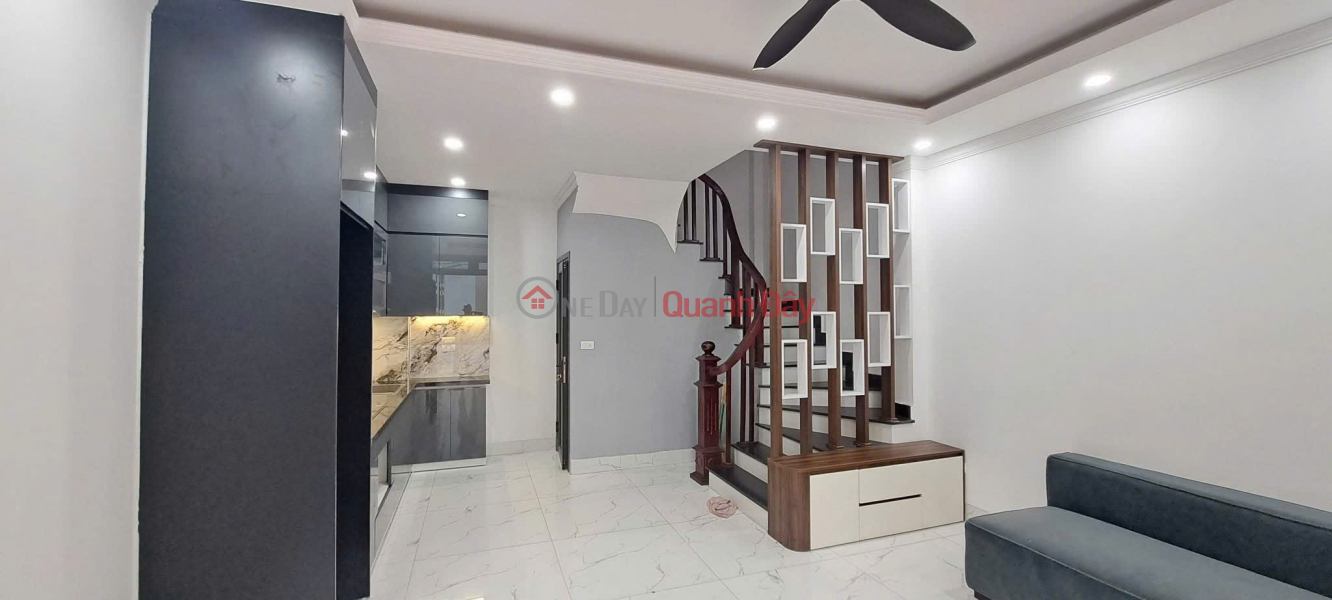 House for sale in lane 564 Nguyen Van Cu, Bo De, 35m2, 5 floors, car, business, 7.8 billion. | Vietnam | Sales đ 7.8 Billion