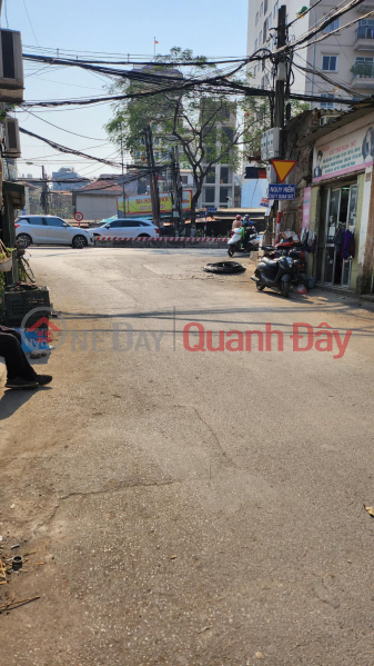 60m 7 Floor Front 5m Hoang Quoc Viet Cau Giay Street. Car Division Avoid Stopping Day and Night. Renting office Sales Listings