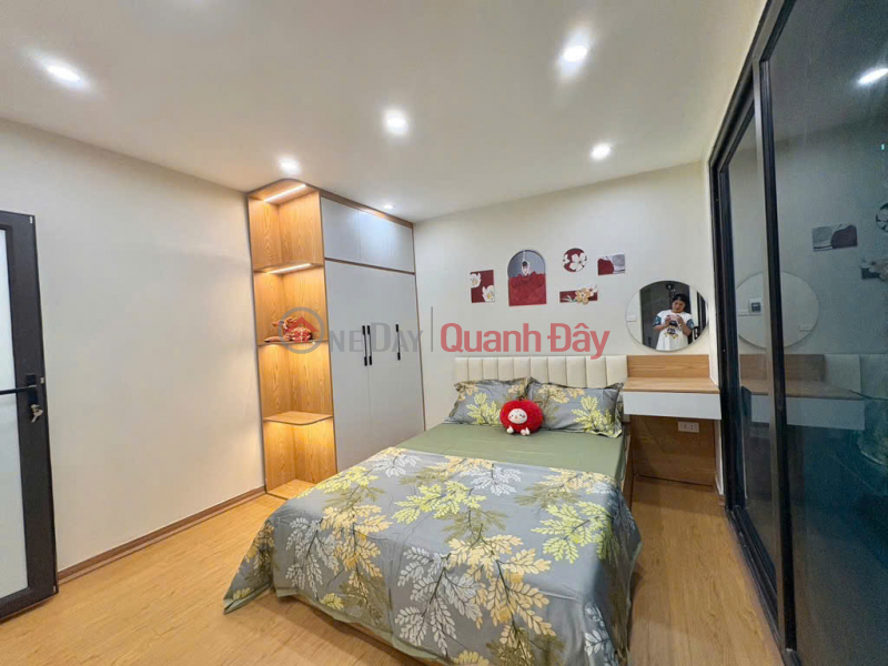 House for sale in Pham Ngoc Thach, car parking at the door, area 90m2, 3 bedrooms, 2 bathrooms. Red book ready for transaction. Contact Sales Listings