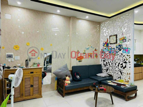 ► House right next to Hoa Cuong Market, 15m from the main road, 64m2, 2 floors, slightly over 5 billion VND. _0