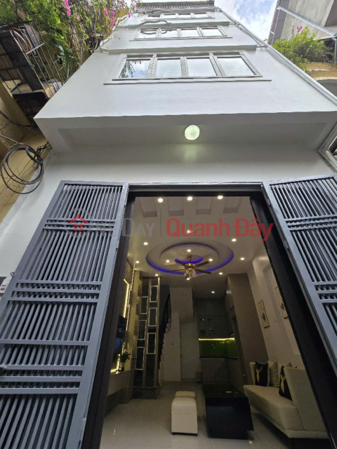 Thanh Xuan townhouse in shallow alley, too close to car, free furniture as picture, reasonable price. 6.6 billion _0